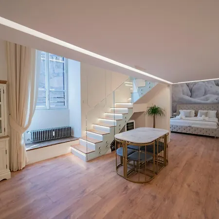 Heart Of - Pantheon View Holiday home *